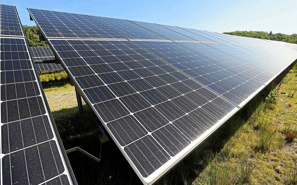 découvrez les prix des panneaux photovoltaïques et toutes les informations nécessaires pour faire un choix éclairé. comparez les coûts d'installation, les aides disponibles et les économies d'énergie potentielles pour optimiser votre investissement dans l'énergie solaire.