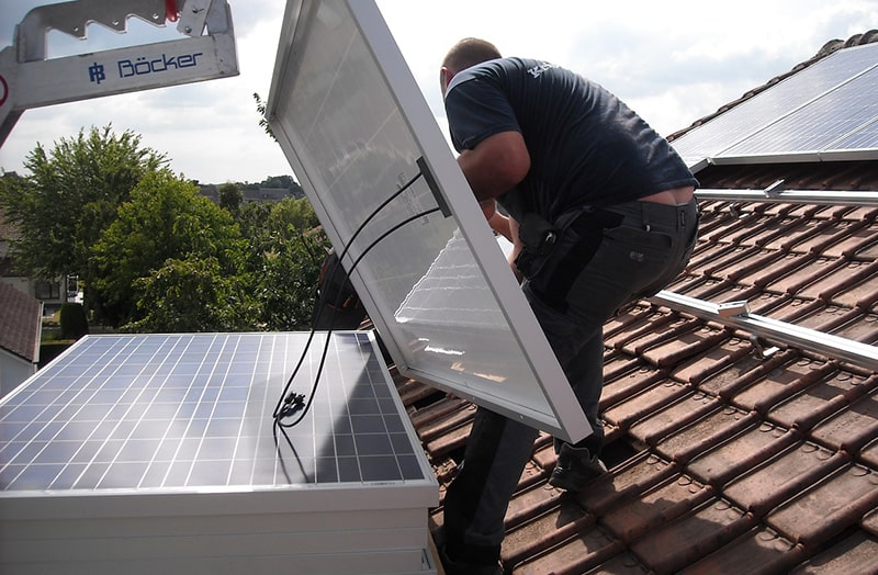 découvrez comment calculer la puissance de votre panneau solaire afin d'optimiser votre production d'énergie renouvelable. suivez nos conseils pratiques pour choisir le matériel adapté à vos besoins et maximiser votre investissement dans l'énergie solaire.