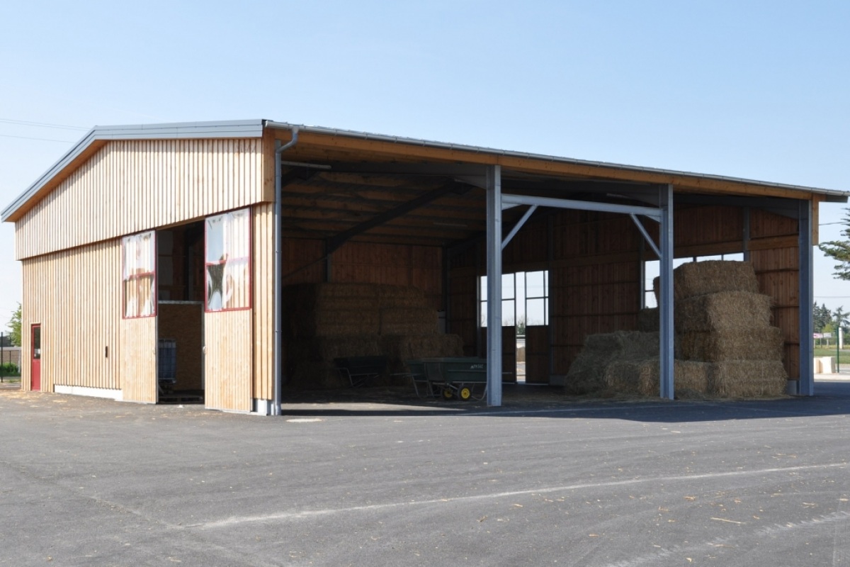 découvrez nos services de fabrication de hangars sur mesure, adaptés à vos besoins spécifiques. que ce soit pour du stockage, un atelier ou d'autres utilisations, nous vous offrons des solutions robustes et durables. contactez-nous pour un devis personnalisé!