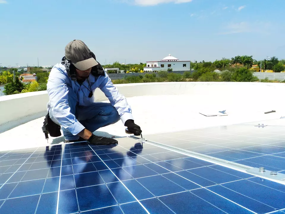 découvrez comment installer des panneaux solaires chez vous pour optimiser votre consommation d'énergie et réduire votre empreinte carbone. suivez notre guide étape par étape et bénéficiez des avantages des énergies renouvelables.