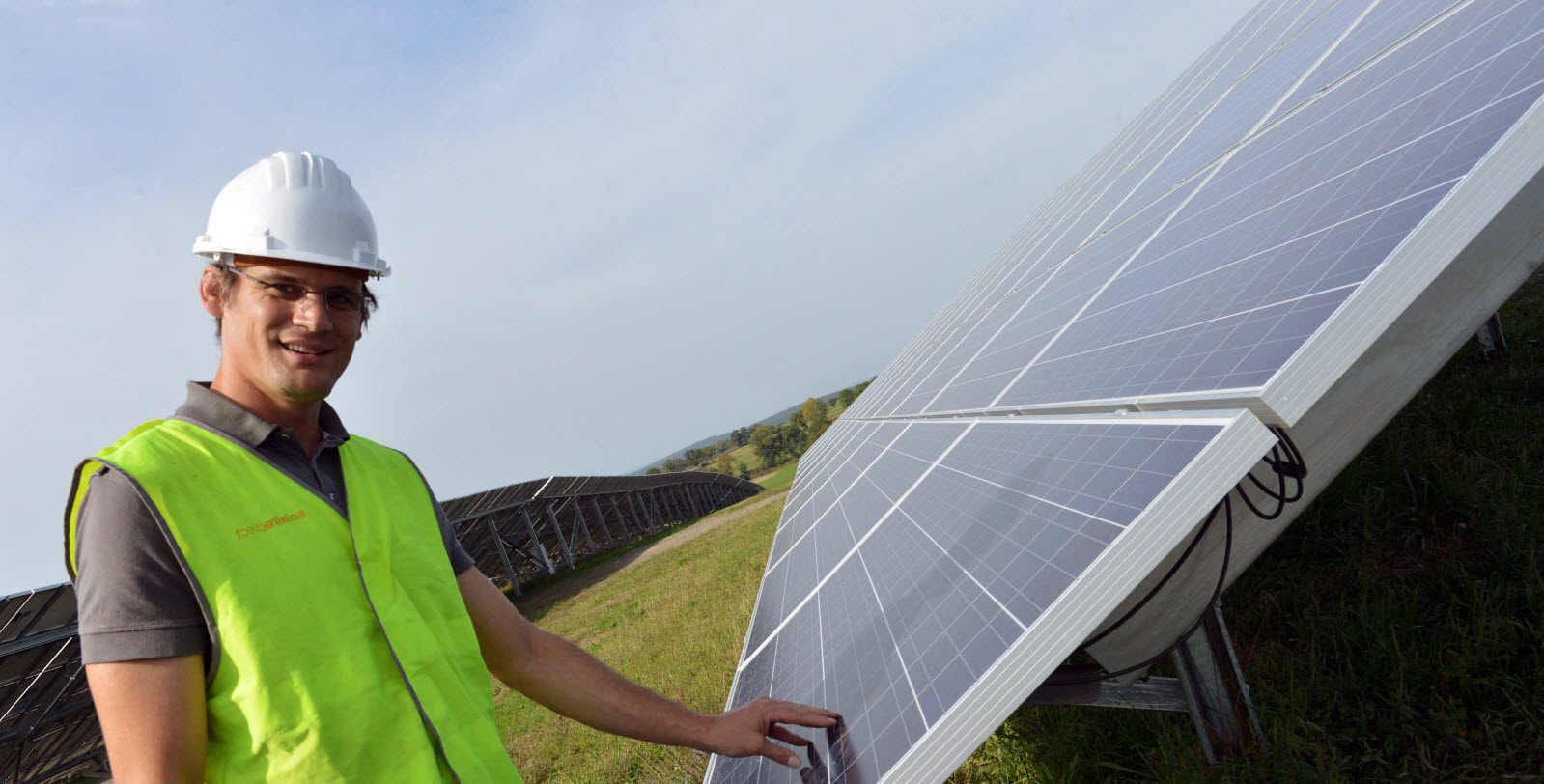 découvrez le rôle essentiel du conducteur photovoltaïque dans les systèmes solaires. apprenez comment il optimise la conversion d'énergie solaire en électricité, tout en garantissant sécurité et efficacité. explorez les technologies innovantes et les meilleures pratiques pour une installation durable et performante.