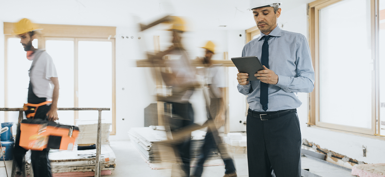 découvrez le rôle essentiel du conducteur de travaux dans la gestion et la supervision des chantiers. apprenez-en plus sur ses responsabilités, compétences clés et l'importance de son intervention pour assurer le bon déroulement des projets de construction.