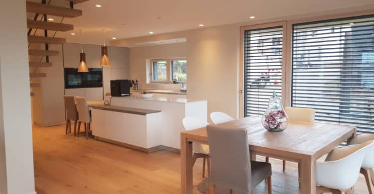 découvrez les avantages de la maison passive, un habitat écologique qui optimise l'efficacité énergétique et réduit l'empreinte carbone. apprenez comment concevoir et vivre dans une maison qui allie confort, durabilité et économies d'énergie.