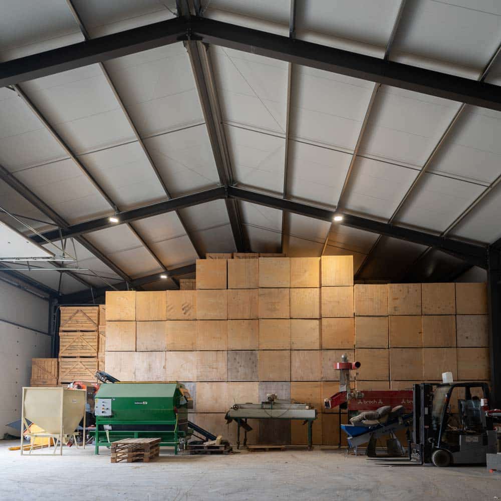 découvrez nos services de constructeur de bâtiments agricoles, spécialisés dans la conception et la construction de structures modernes et fonctionnelles pour l'agriculture. optimisez votre espace de travail tout en respectant les normes environnementales.