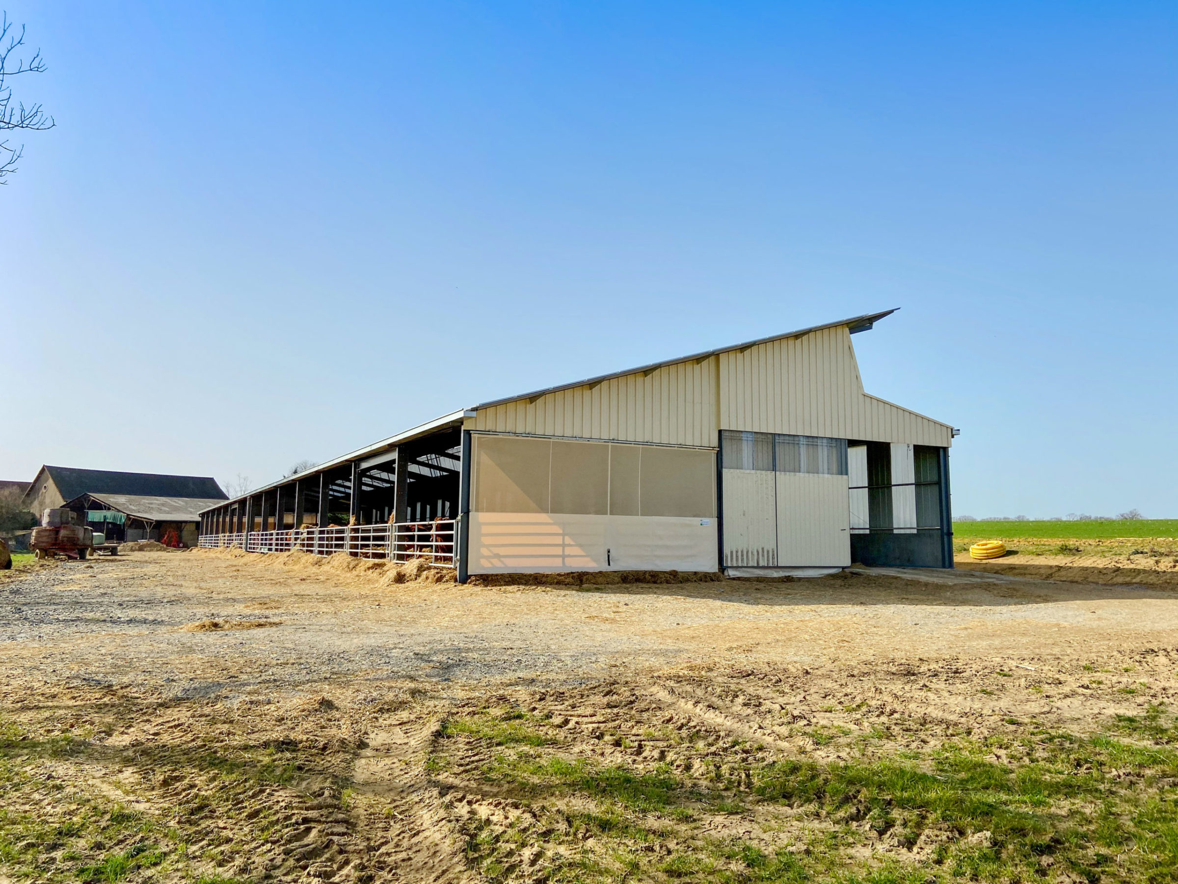 découvrez notre expertise en tant que constructeur de bâtiments photovoltaïques, spécialisés dans la conception et la réalisation de structures durables et écologiques. profitez d'une énergie renouvelable efficace grâce à nos solutions sur mesure.