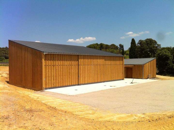 découvrez notre expertise en tant que constructeur de hangars. nous vous proposons des solutions personnalisées et adaptées à vos besoins pour la construction de hangars industriels, agricoles ou d'entreposage, alliant qualité, durabilité et respect des délais.