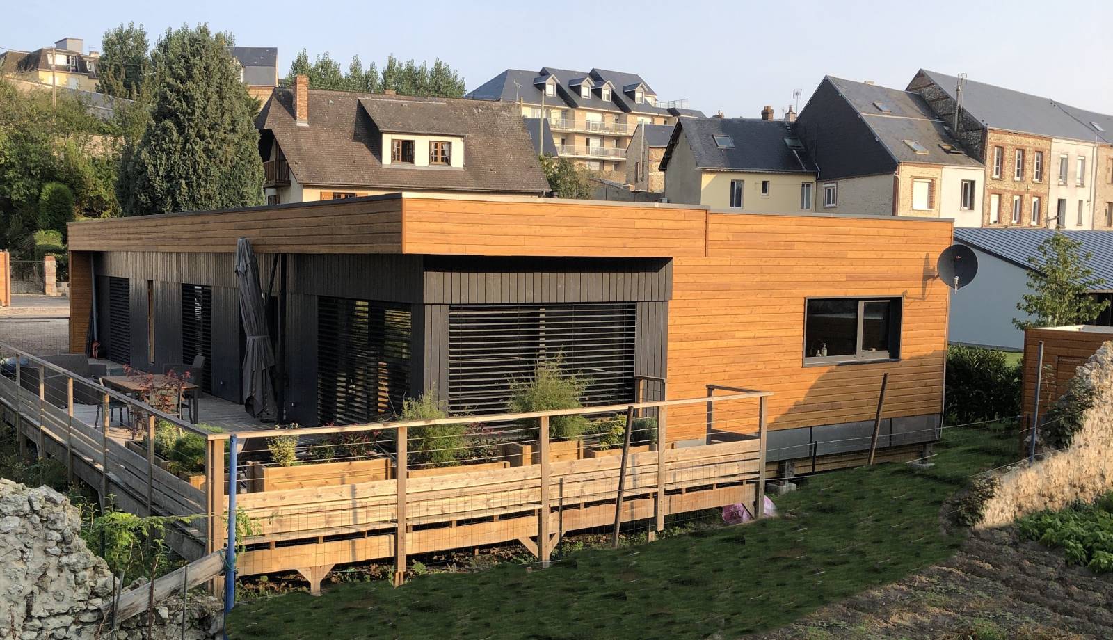 découvrez notre expertise en construction de maisons passives en normandie. profitez d'un habitat écologique, écoénergétique et confortable, conçu pour répondre à vos besoins et réduire votre empreinte carbone. contactez-nous pour donner vie à votre projet !