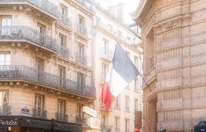 découvrez les différentes contraintes réglementaires et techniques qui entourent la construction de bâtiments en france. informez-vous sur les normes de sécurité, d'accessibilité et d'impact environnemental pour mener à bien vos projets architecturaux.