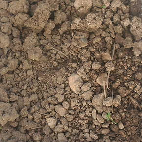 découvrez comment convertir des mètres cubes (m3) de terre en kilogrammes (kg) avec notre guide pratique. apprenez les formules et les astuces pour obtenir des résultats précis dans vos projets de jardinage et de construction.