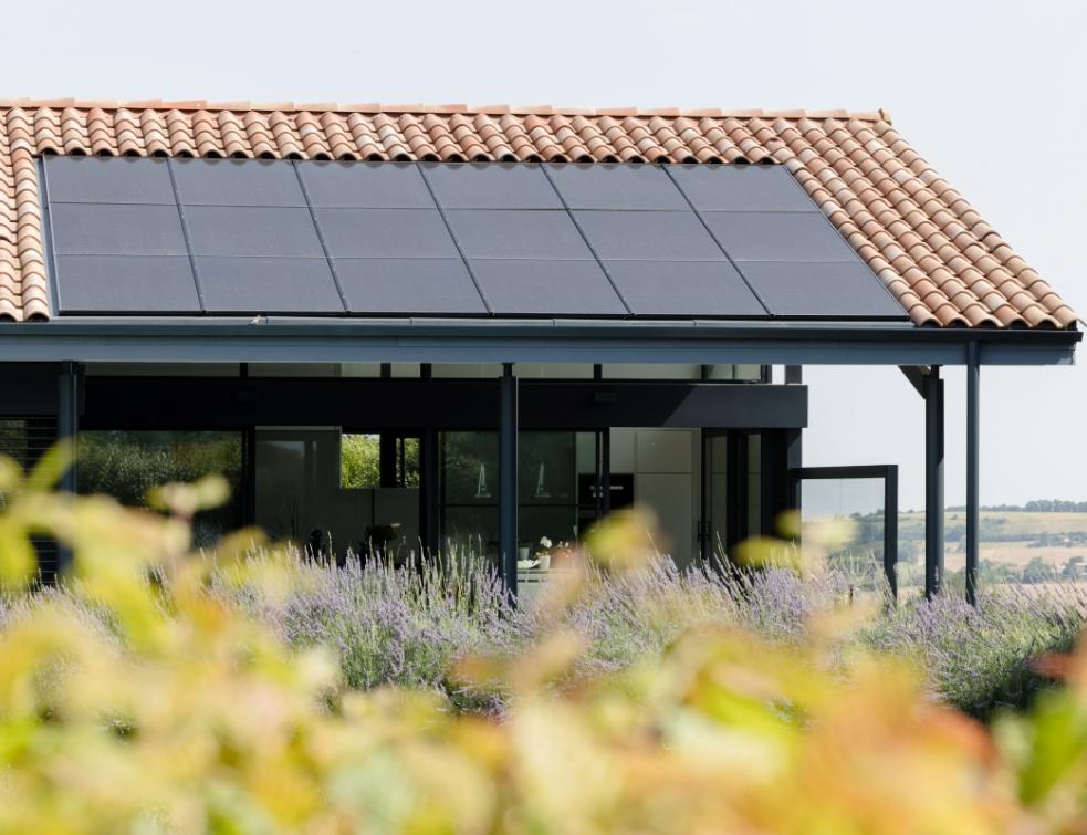 découvrez notre formation complète sur les panneaux solaires ! apprenez à concevoir, installer et entretenir des systèmes photovoltaïques avec des experts du secteur. formez-vous aux dernières technologies et techniques pour devenir un professionnel compétent dans l'énergie renouvelable.