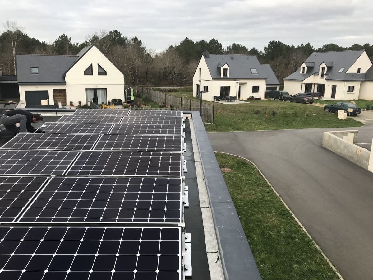 découvrez le court-circuit solaire, une solution innovante pour optimiser l'utilisation de l'énergie solaire. apprenez comment cette technologie révolutionnaire transforme l'énergie naturelle en une ressource fiable et accessible, tout en contribuant à la durabilité environnementale.