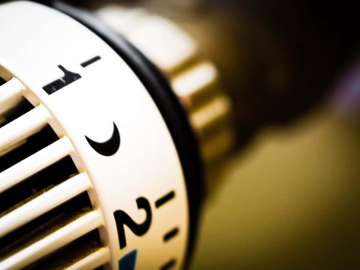 découvrez le coût estimé du chauffage pour une superficie de 100m2, incluant les différents systèmes de chauffage disponibles, les économies d'énergie possibles et des conseils pour optimiser votre consommation.