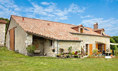 découvrez les différents coûts associés à la construction ou à la rénovation d'une grange. obtenez des conseils pratiques pour planifier votre projet et estimez votre budget efficacement.