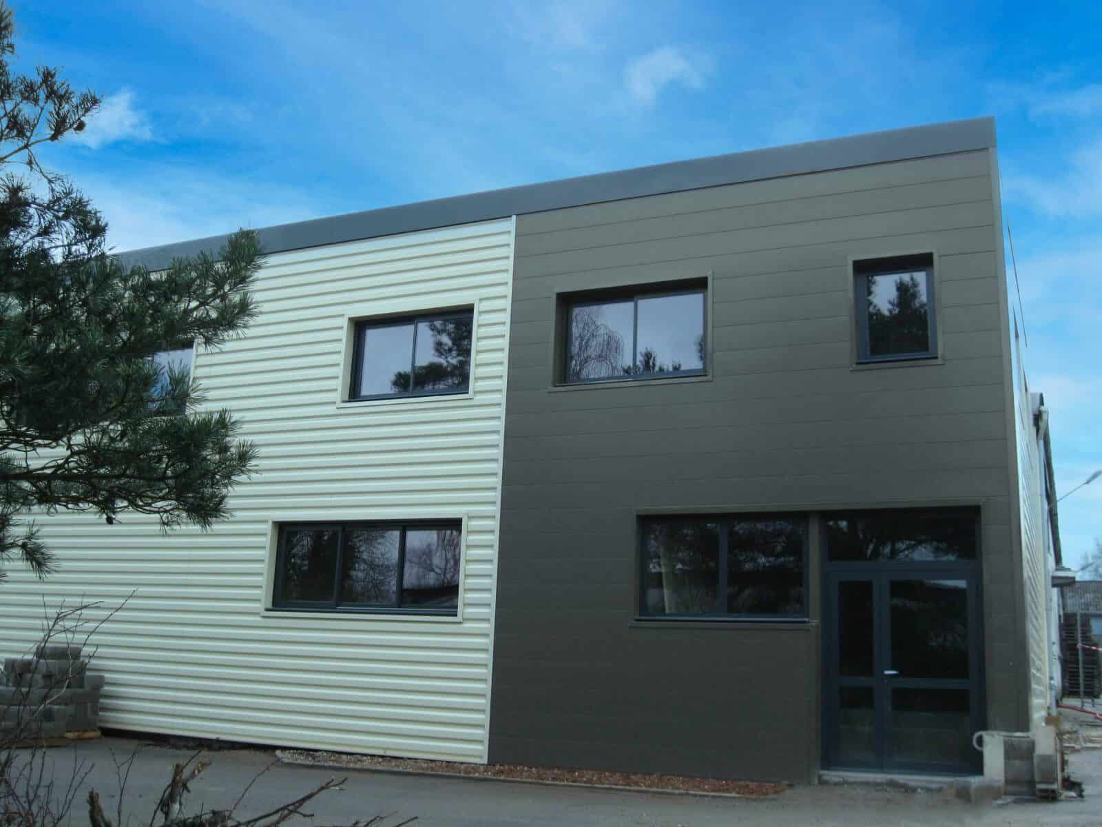 découvrez les éléments clés influençant le coût d'un hangar industriel, ainsi que des conseils pour optimiser votre projet et choisir les meilleures options en fonction de vos besoins et de votre budget.