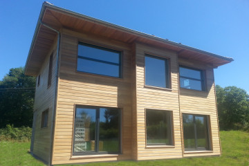 découvrez le coût d'une maison autonome : un guide complet pour évaluer les investissements nécessaires, les économies d'énergie potentielles et les avantages d'une construction durable. transformez votre projet en réalité grâce à des informations claires et précises.