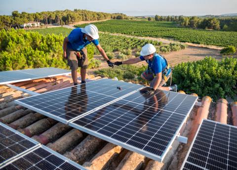 découvrez tout ce qu'il faut savoir sur le coût des panneaux solaires : prix d'achat, économies d'énergie, aides financières et retour sur investissement. éclairez votre projet d'énergie renouvelable avec nos conseils et comparez les options.