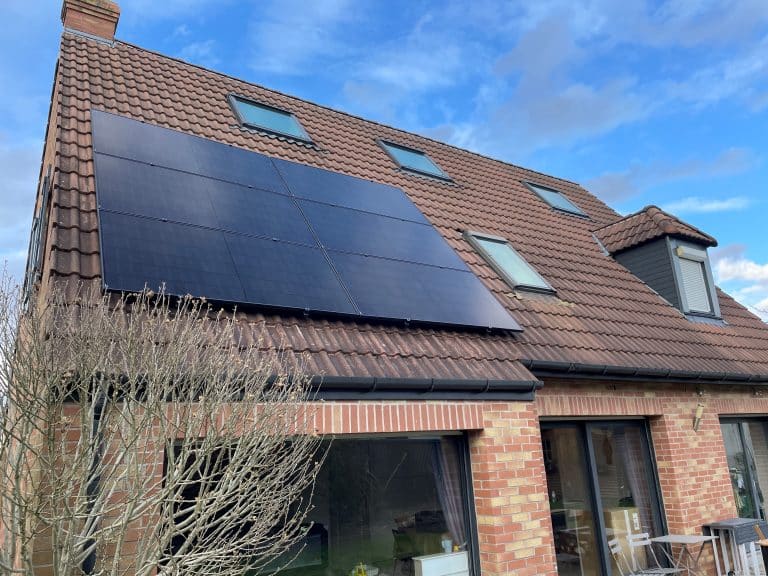 découvrez le coût d'installation d'un système photovoltaïque de 9 kw, incluant les options de financement, les aides disponibles et les économies d'énergie potentielles. informez-vous sur les avantages écologiques et économiques de l'énergie solaire.