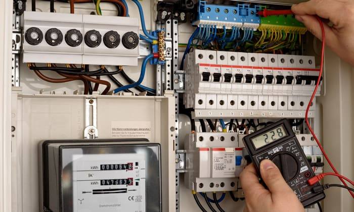 découvrez les coûts de rénovation électrique pour une surface de 200m2. obtenez des estimations précises et des conseils pour optimiser votre budget tout en garantissant la sécurité et la conformité de votre installation électrique.