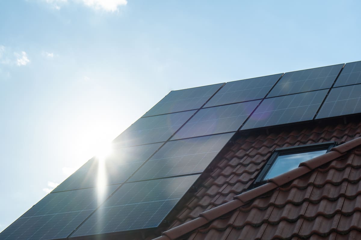 découvrez les différents aspects du coût solaire : investissements initiaux, économies à long terme et avantages environnementaux liés à l'énergie solaire. informez-vous sur les subventions et incitations disponibles pour rendre le solaire accessible à tous.