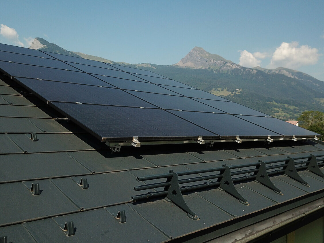 découvrez tout ce qu'il faut savoir sur le coût d'une toiture solaire. analysez les avantages, les devis, et les économies d'énergie possibles pour faire le meilleur choix pour votre maison.