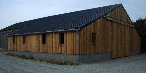 découvrez nos solutions de couverture pour hangars, alliant durabilité et résistance. protégez vos espaces de travail des intempéries avec des matériaux de qualité supérieure adaptés à tous vos besoins.
