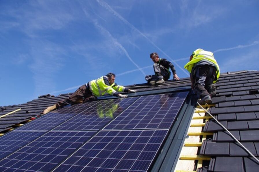 découvrez nos services de couvreurs solaires experts, spécialisés dans l'installation de panneaux photovoltaïques pour maximiser votre production d'énergie renouvelable. profitez d'une toiture efficace et durable tout en réduisant votre empreinte carbone.