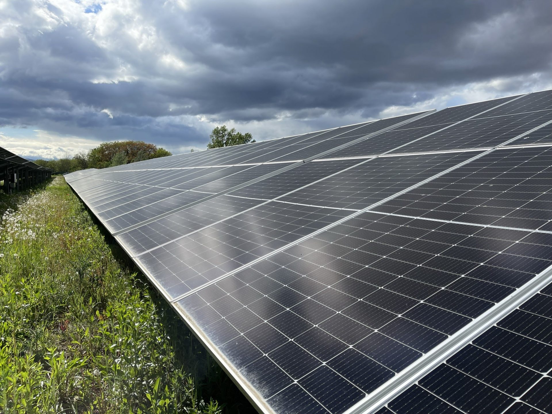 découvrez notre service de création solaire, spécialisé dans l'installation de panneaux solaires de haute qualité. profitez d'une énergie renouvelable, réduisez votre empreinte carbone et réalisez des économies sur vos factures d'électricité.
