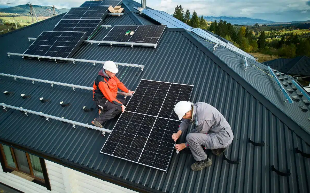 découvrez comment bénéficier du crédit d'impôt pour l'installation de panneaux solaires en 2025. maximisez vos économies d'énergie tout en contribuant à la transition écologique grâce à des solutions financières avantageuses.