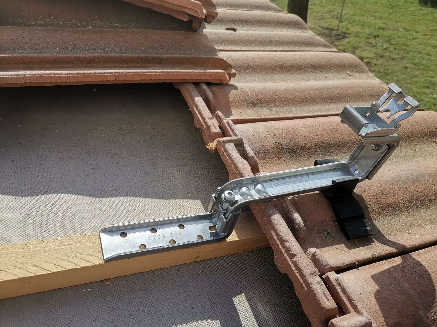 découvrez notre crochet double toit, idéal pour renforcer la structure de votre abri ou votre toit. conçu pour une résistance optimale, ce crochet garantit durabilité et sécurité dans vos projets de construction. parfait pour les professionnels comme pour les bricoleurs.