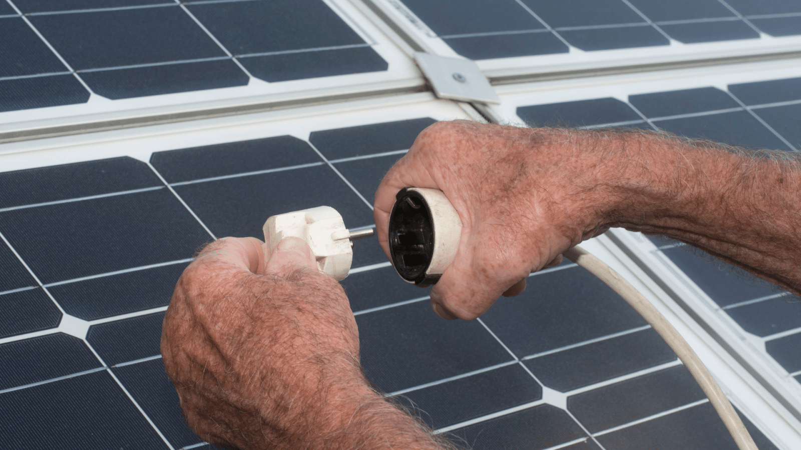 découvrez tout ce qu'il faut savoir sur la déclaration des panneaux solaires : démarches administratives, obligations légales, et conseils pour une installation conforme. optimisez vos bénéfices fiscaux et engagez-vous pour l'environnement en toute sérénité.