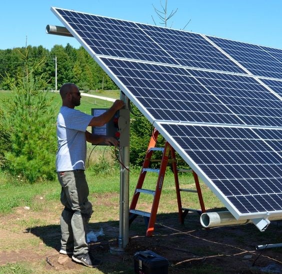 découvrez comment procéder à la déconnexion d'un panneau solaire en toute sécurité. nos conseils pratiques vous aideront à comprendre les étapes essentielles pour garantir un débranchement efficace et sécurisé de votre système photovoltaïque. protégez votre installation et maximisez son efficacité grâce à notre guide complet.