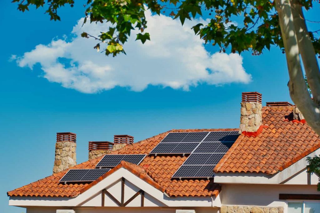 découvrez comment bénéficier de la déduction d'impôt pour les installations solaires en france. profitez d'avantages fiscaux tout en contribuant à une énergie renouvelable durable.