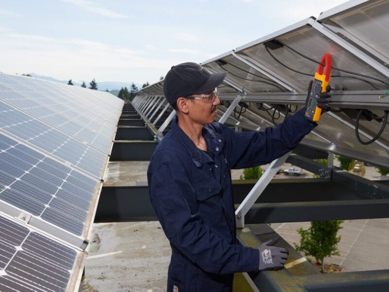 découvrez les causes et les solutions liées à la défaillance d'isolation des panneaux photovoltaïques. apprenez comment identifier les problèmes d'efficacité énergétique et garantir le bon fonctionnement de votre installation solaire.