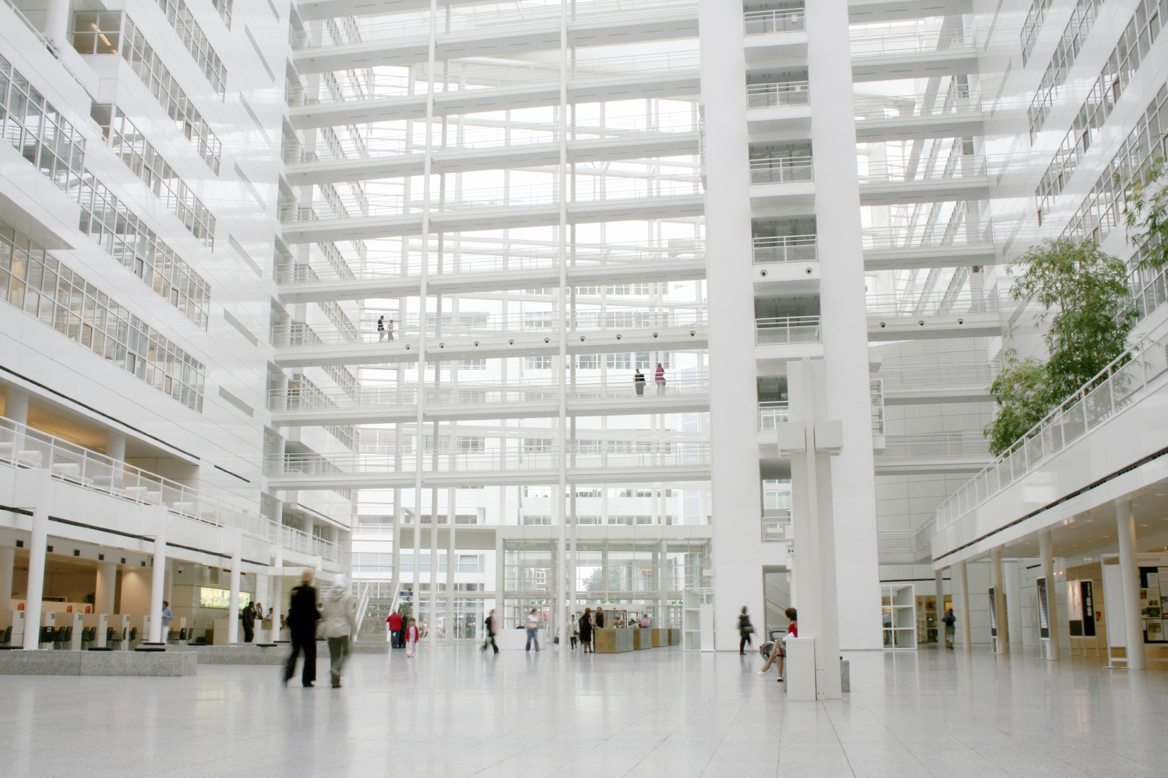 découvrez la définition du bâtiment tertiaire, un secteur clé de l'immobilier commercial qui englobe les espaces dédiés aux activités de services, tels que bureaux, commerces et établissements de santé. obtenez toutes les informations nécessaires pour mieux comprendre ce type d'infrastructure et son importance dans l'économie moderne.