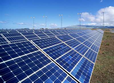 découvrez la définition de l'énergie solaire, une source d'énergie renouvelable et durable, qui utilise la lumière du soleil pour produire de l'électricité et chauffer des espaces. apprenez comment cette technologie innovante contribue à la transition énergétique et à la protection de notre environnement.