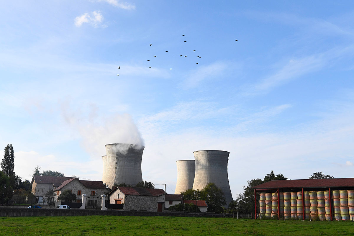 découvrez la définition de l'énergie thermique, une forme d'énergie essentielle qui résulte de la chaleur et joue un rôle clé dans de nombreux processus naturels et technologiques. apprenez comment elle influence notre quotidien et son application dans divers domaines.