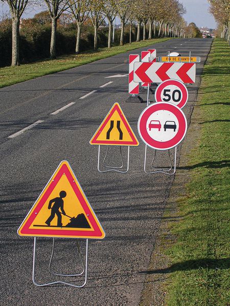 découvrez la définition des panneaux : éléments essentiels dans divers domaines tels que l'affichage, la signalisation et la construction. apprenez leur utilisation, leurs types et leurs caractéristiques pour mieux comprendre leur importance.