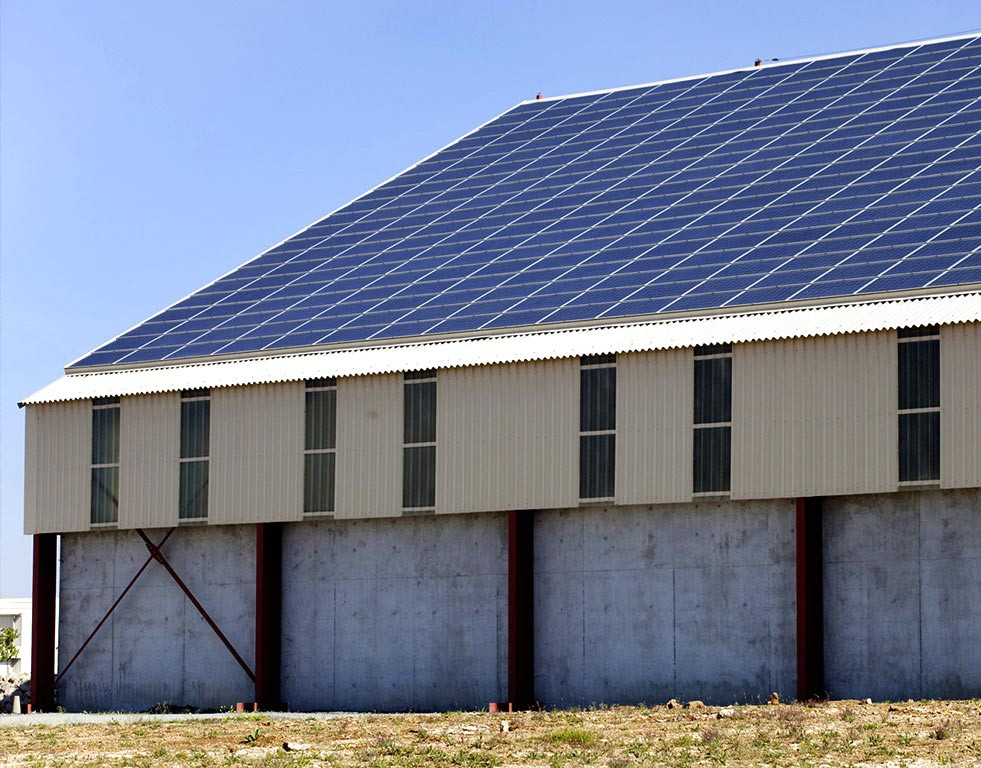 découvrez la définition du photovoltaïque, une technologie innovante qui convertit la lumière du soleil en électricité. apprenez son fonctionnement, ses avantages et son impact sur l'énergie renouvelable.