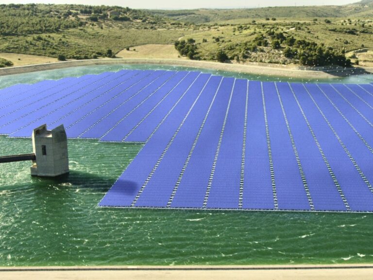 découvrez les enjeux et les techniques du démantèlement photovoltaïque. apprenez comment gérer efficacement la fin de vie des panneaux solaires pour protéger l'environnement tout en optimisant la récupération des matériaux.