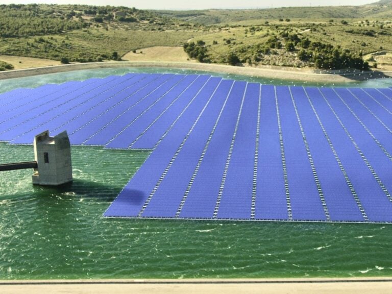 découvrez les clés du démantèlement photovoltaïque : processus, réglementations et meilleures pratiques pour assurer un retrait sécurisé et respectueux de l'environnement des installations solaires.