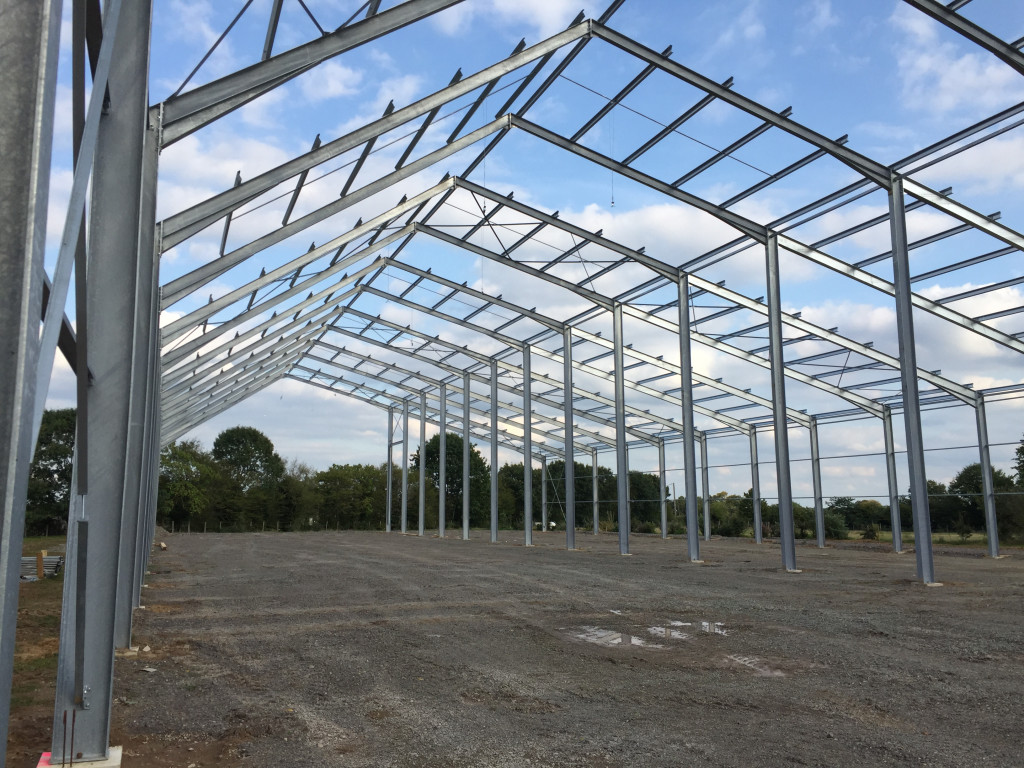 obtenez votre devis personnalisé pour un bâtiment agricole en kit. découvrez nos solutions adaptées à vos besoins, incluant des matériaux de qualité et des options sur mesure. transformez votre projet en réalité avec notre expertise.