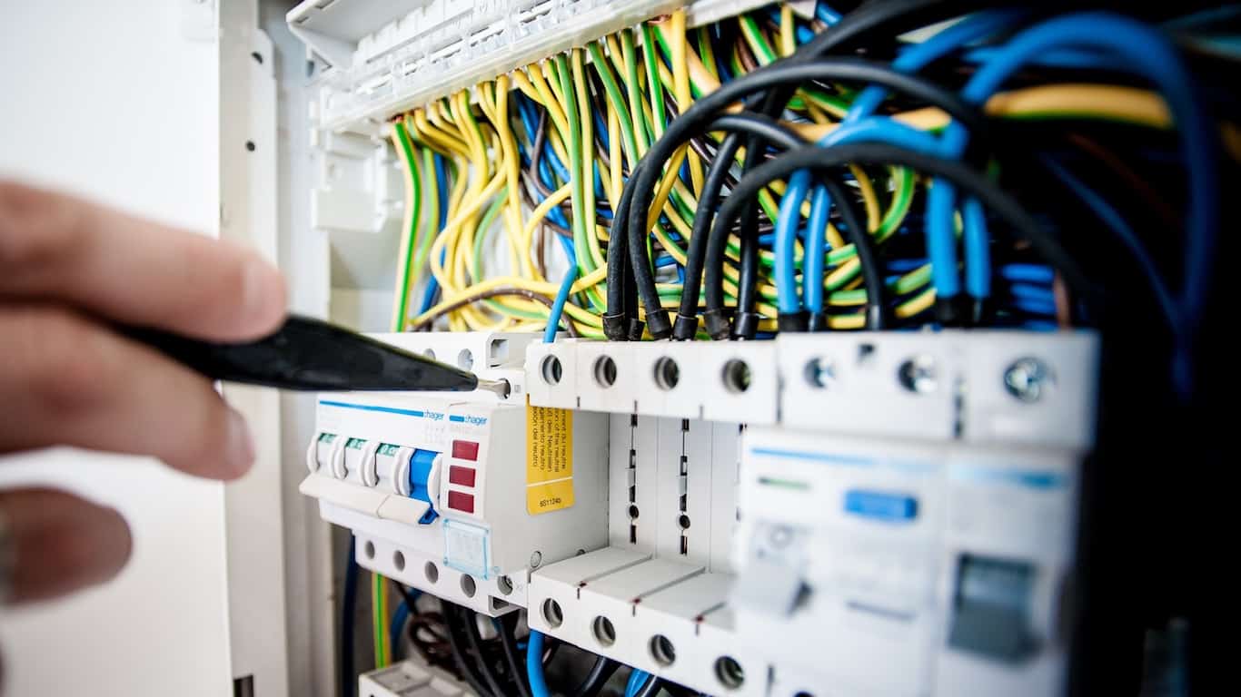 obtenez des devis gratuits et personnalisés pour vos projets d'électricité. comparez les offres des professionnels, assurez la qualité de votre installation électrique et faites des économies sur vos travaux.