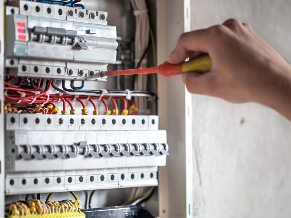 découvrez l'univers de l'électricité : tout ce que vous devez savoir sur les installations, les équipements, les économies d'énergie et la sécurité. informez-vous sur les dernières innovations et conseils pratiques pour optimiser votre consommation électrique.