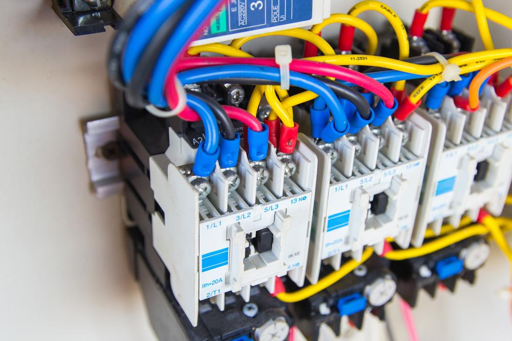 découvrez tout ce qu'il faut savoir sur l'électricité : ses principes fondamentaux, ses applications dans notre vie quotidienne et les innovations qui façonnent l'avenir énergétique. plongez dans le monde fascinant de l'électricité et apprenez comment elle alimente notre société moderne.