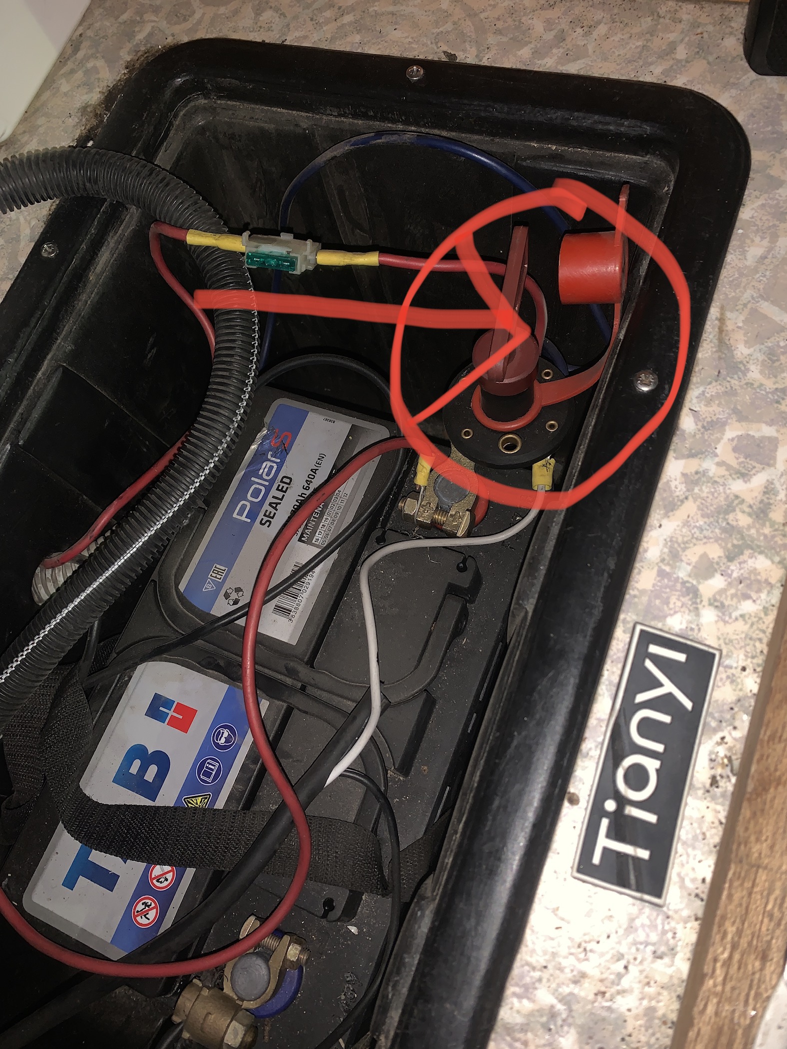 découvrez tout ce qu'il faut savoir sur l'électricité pour votre camping-car : des conseils pratiques pour l'installation, l'entretien et l'utilisation de vos systèmes électriques, afin de profiter de votre voyage en toute sérénité.