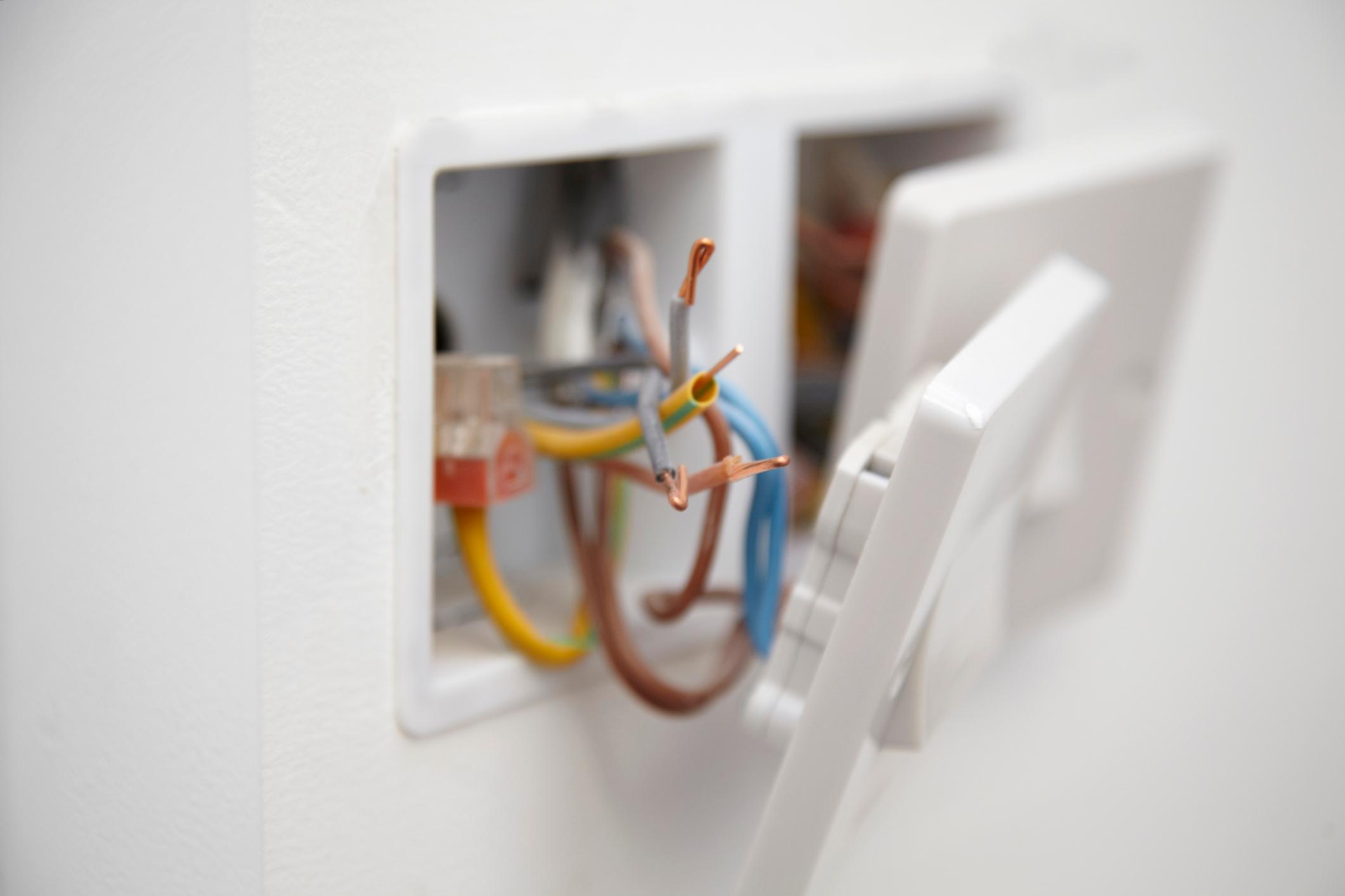 découvrez le monde de l'électricité diy ! apprenez à réaliser vos propres projets électriques avec des conseils pratiques, des tutoriels étape par étape et des astuces de sécurité. que vous soyez débutant ou bricoleur expérimenté, transformez vos idées en réalité grâce à nos ressources complètes.