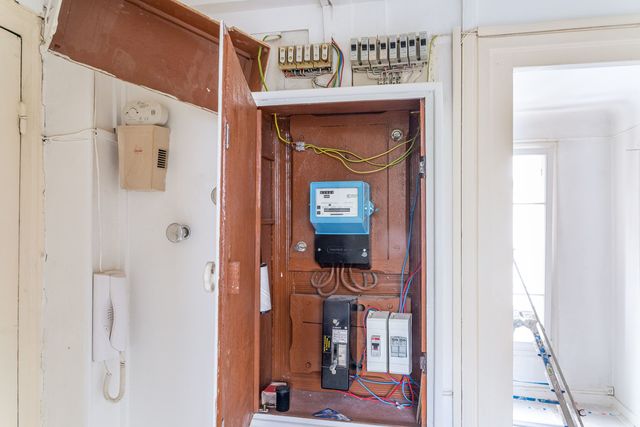 découvrez nos conseils et astuces pour l'électricité de votre maison. apprenez à sécuriser vos installations, à économiser de l'énergie et à garantir le confort de votre habitat grâce à des solutions électriques adaptées. que vous soyez un bricoleur ou un professionnel, trouvez des informations utiles pour votre projet électrique.