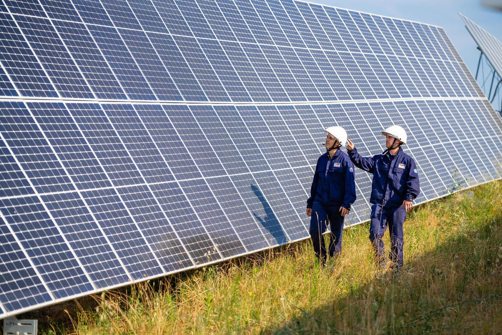 découvrez les différentes sources d'énergie, leurs impacts sur l'environnement et les innovations qui façonnent notre avenir énergétique. plongez dans le monde de l'énergie renouvelable et non-renouvelable pour mieux comprendre les enjeux actuels et futurs.