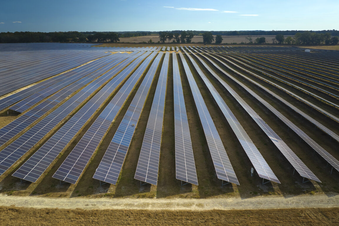 découvrez l'énergie solaire, une source d'énergie renouvelable et durable qui transforme la lumière du soleil en électricité. informez-vous sur ses avantages, ses applications, et comment elle contribue à un avenir plus vert et plus économique.