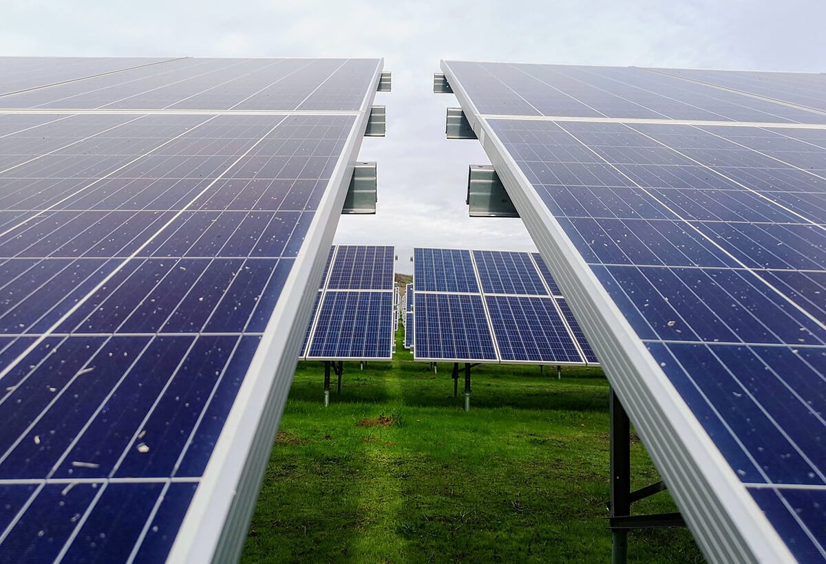 découvrez l'énergie solaire, une source d'énergie renouvelable qui transforme la lumière du soleil en électricité. informez-vous sur ses avantages, ses applications et comment elle contribue à un avenir durable.